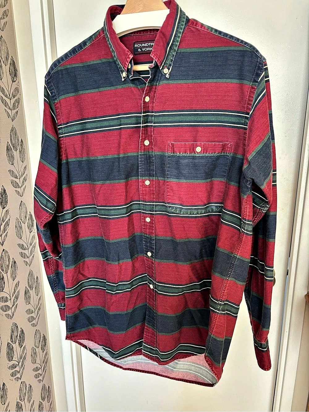 Roundtree & Yorke Striped Cotton Shirt in Red & Blue Size Medium